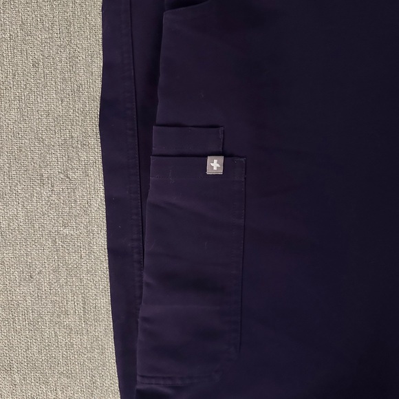 Figs Purple Scrub Set - Picture 9 of 13